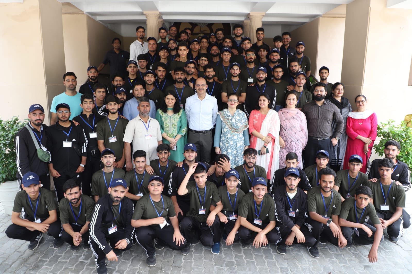 Resident Commission organises interaction of Bharat Darshan student group under Hello JK campaign 7