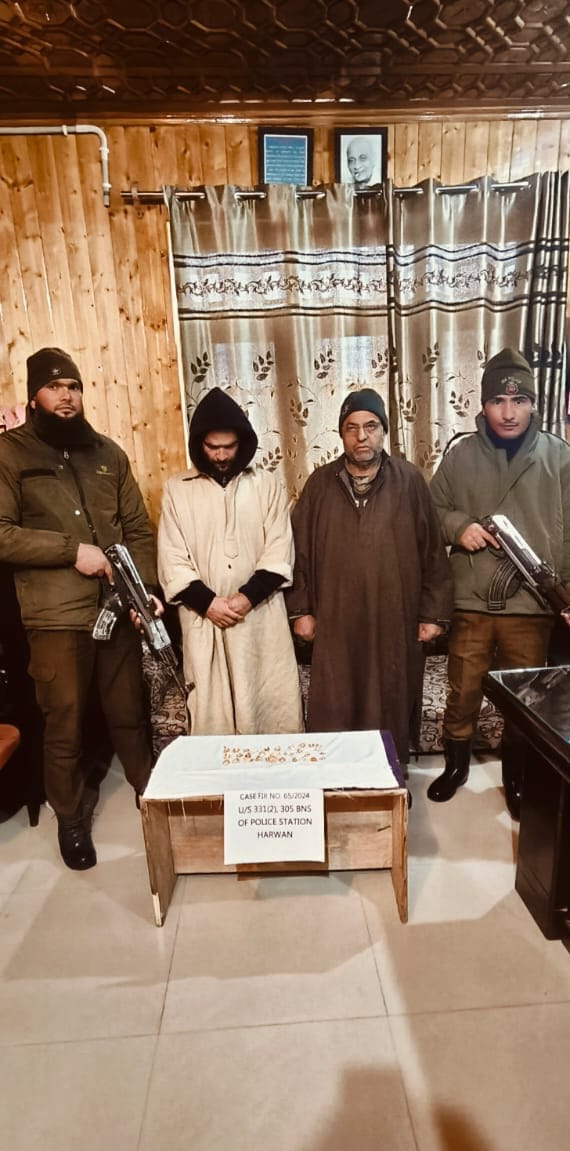 Police solves theft cases in Srinagar