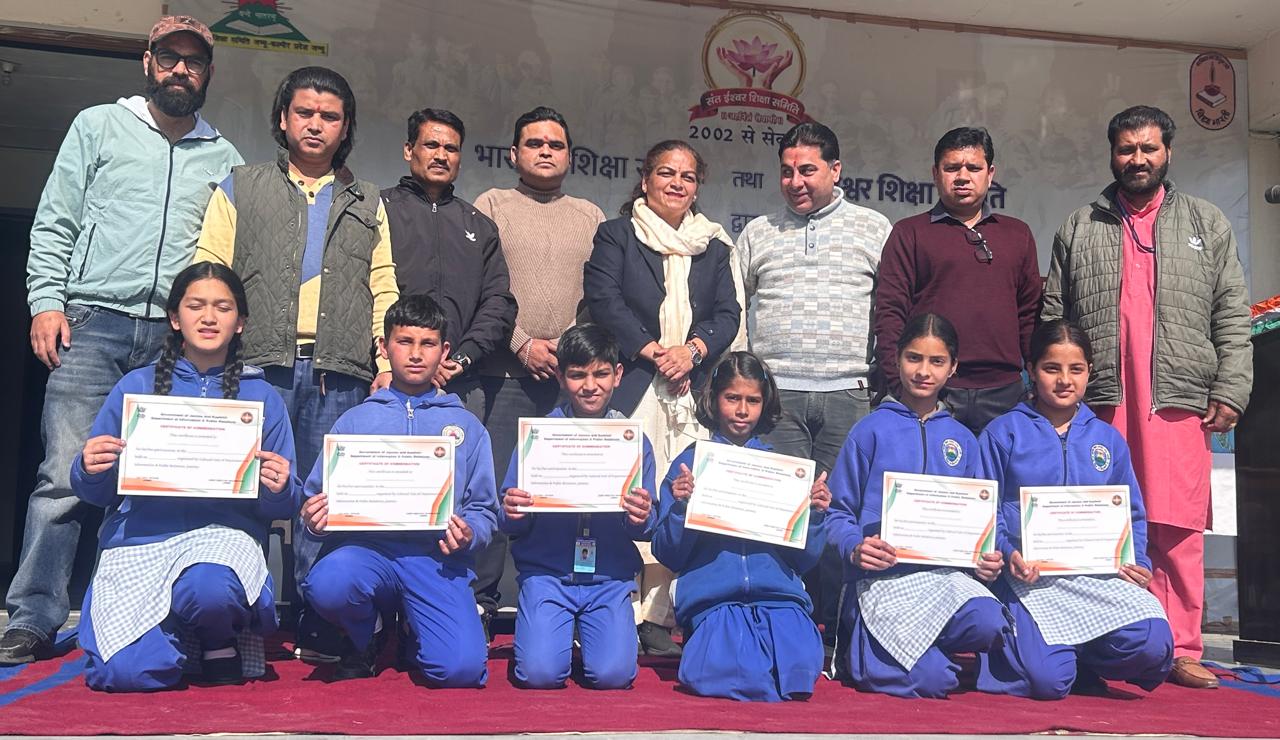DIPR artists students promote Nasha Mukt Bharat campaign at Udhampur