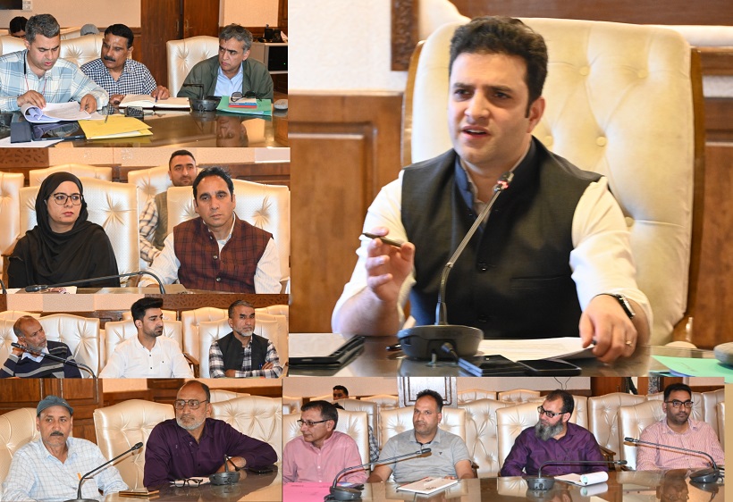 DC Kulgam reviews implementation status of Jal Shakti AbhiyanCatch the Rain 2025