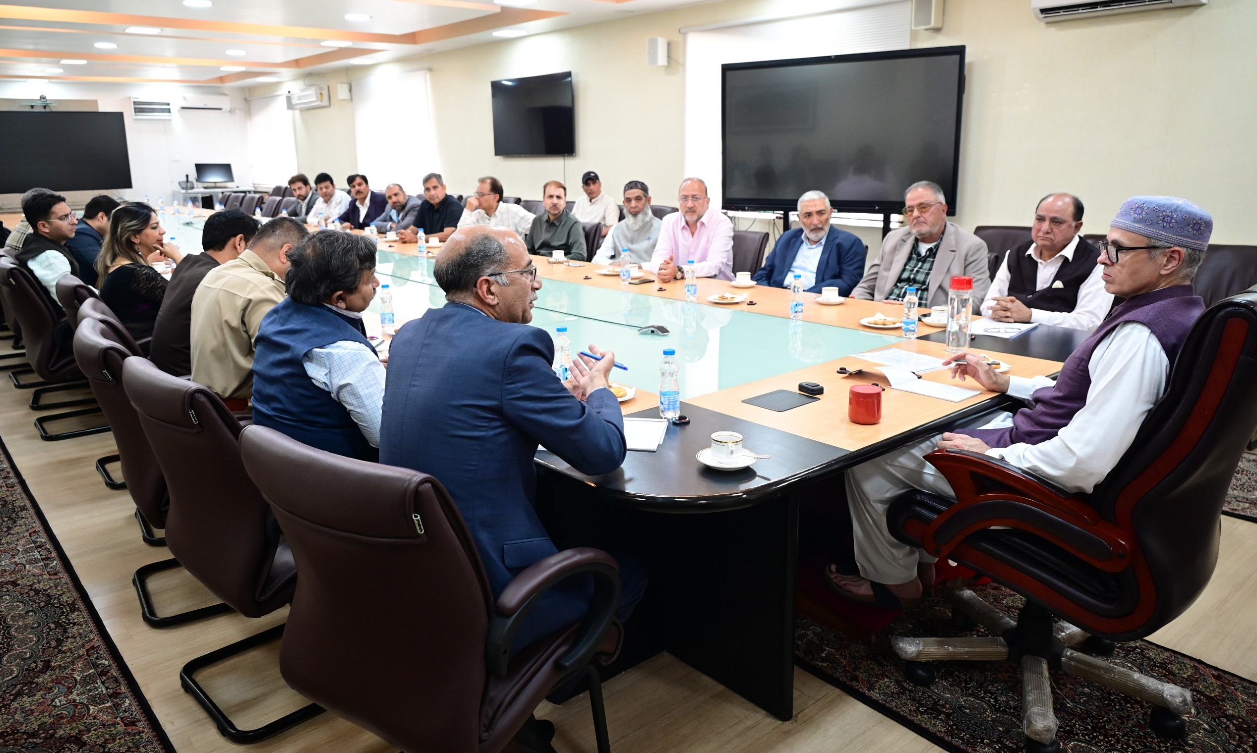 CM chairs meeting with key tourism stakeholders 15