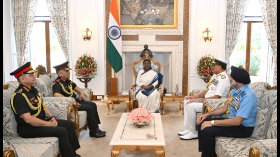 The CDS and the three service chiefs briefing Pres 1747206308348 1