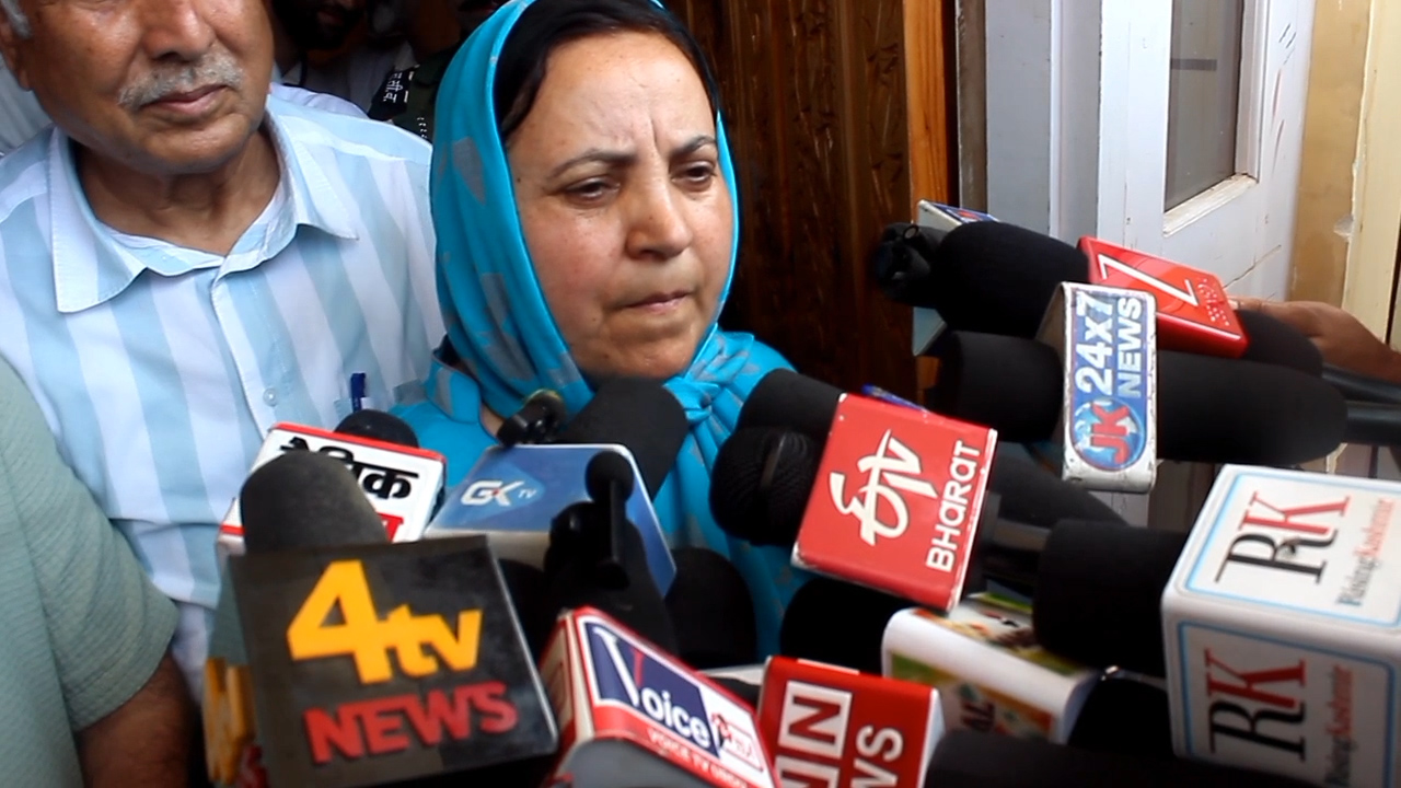 Sakina Itoo.mp4.00 00 34 12.Still001