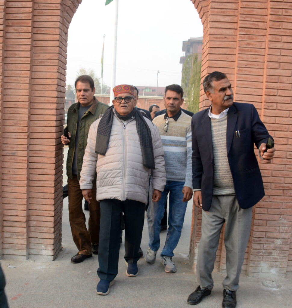 Punjab Guv urges tourists to visit Kashmir