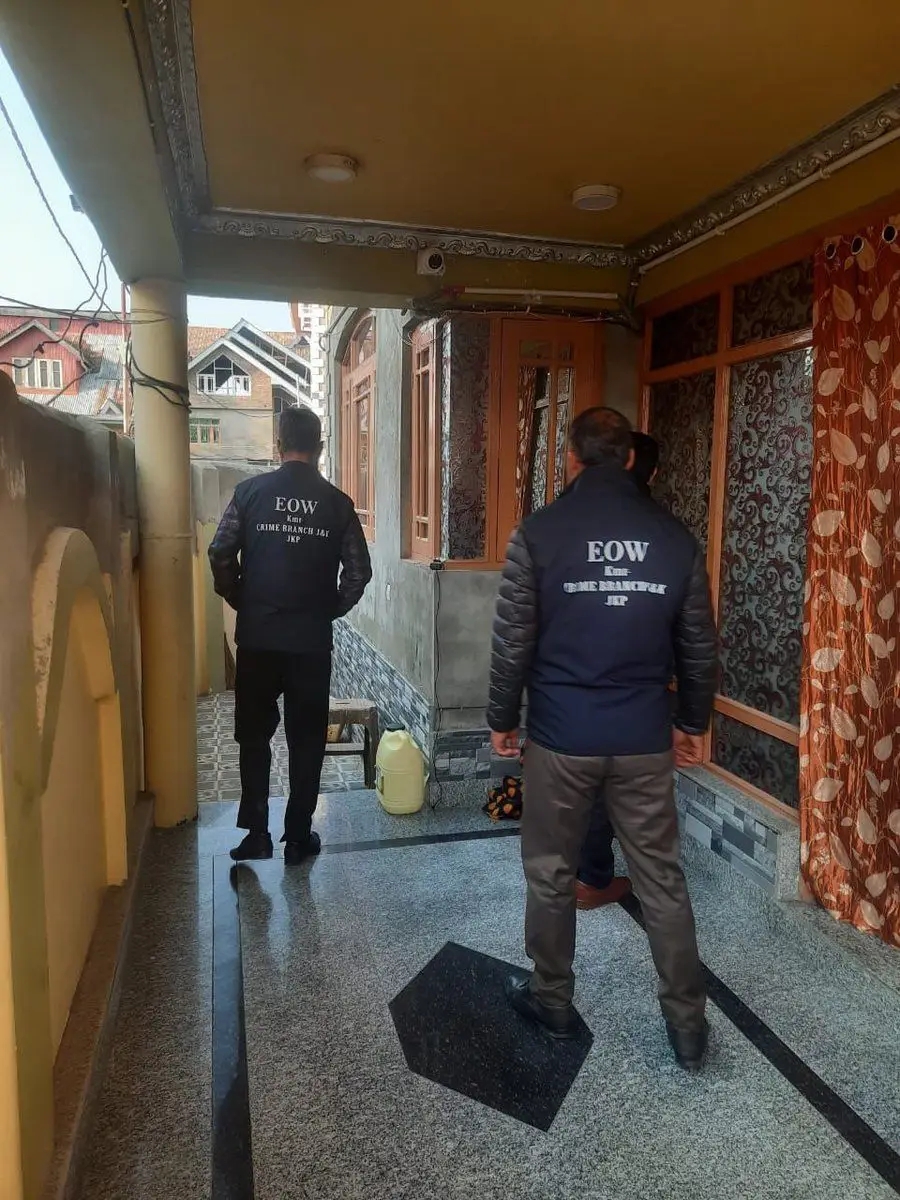 EOW charges absconding duo in Rs 34.7 lakh Dubai export fraud case